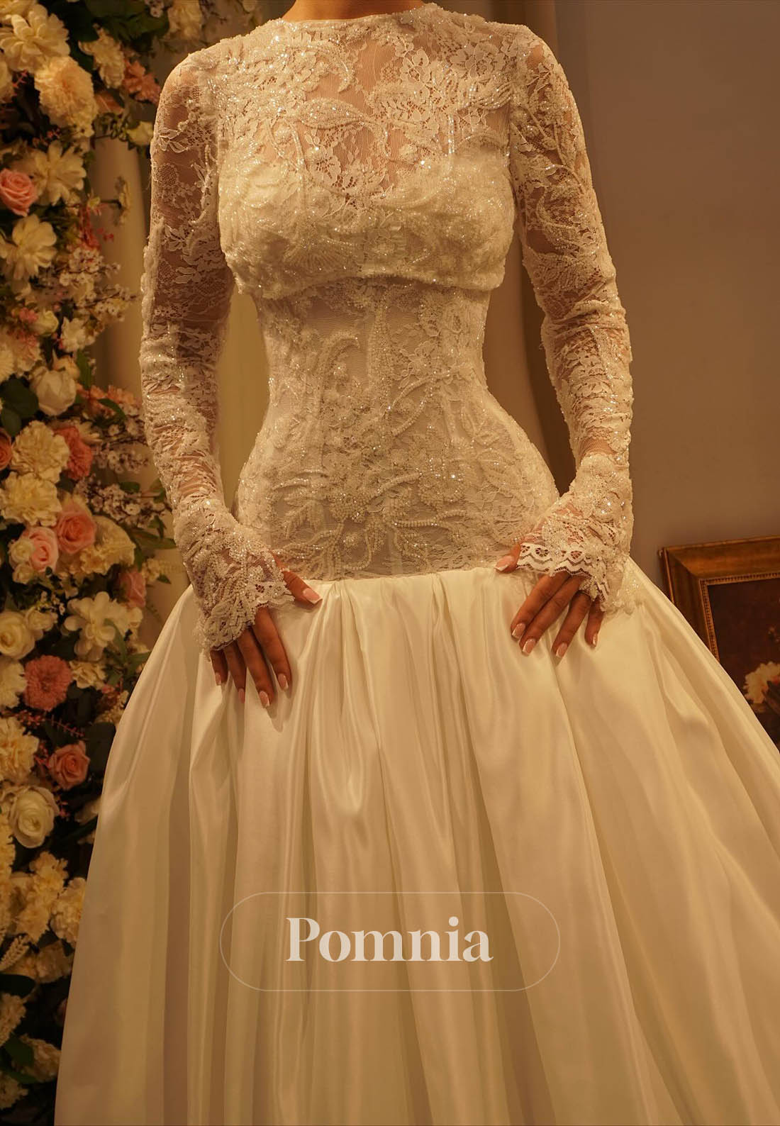 Elegant Long Sleeves Scoop Corset Tulle A-Line Wedding Dress