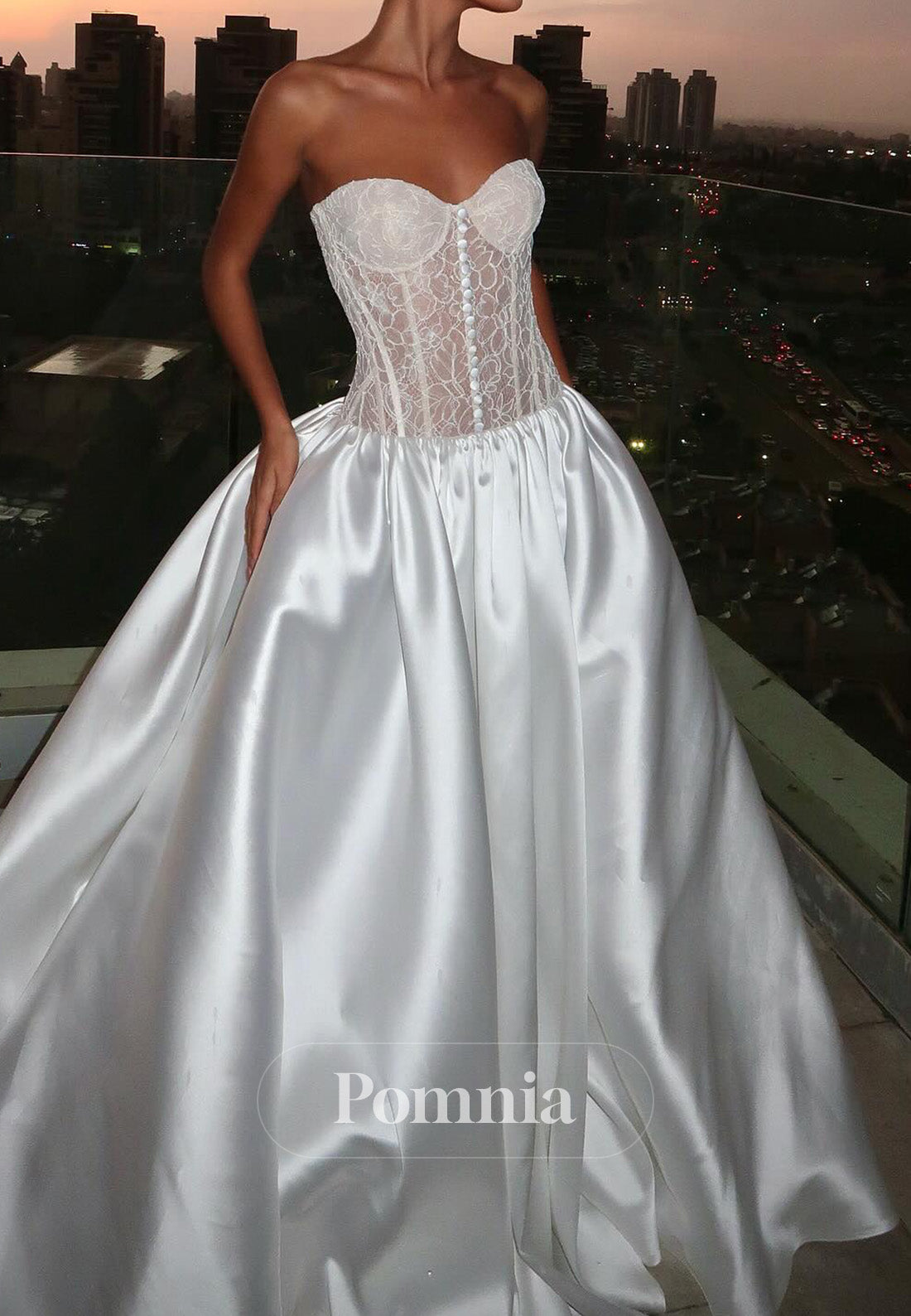 Simple Sleeveless Strapless Corset Tulle Wedding Dress