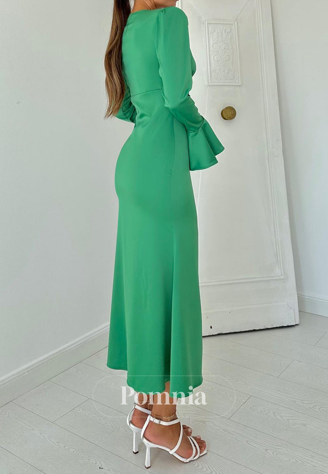 Long Sleeves V-Neck Knee-Length Semi-Formal Dress