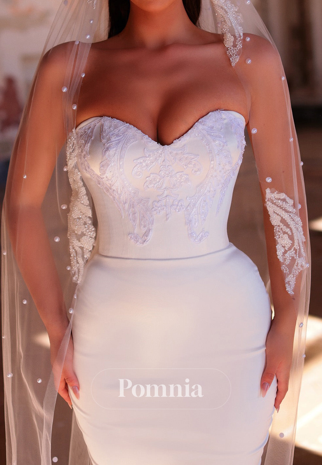 Simple Sleeveless Strapless Appliques Sheath Wedding Dress