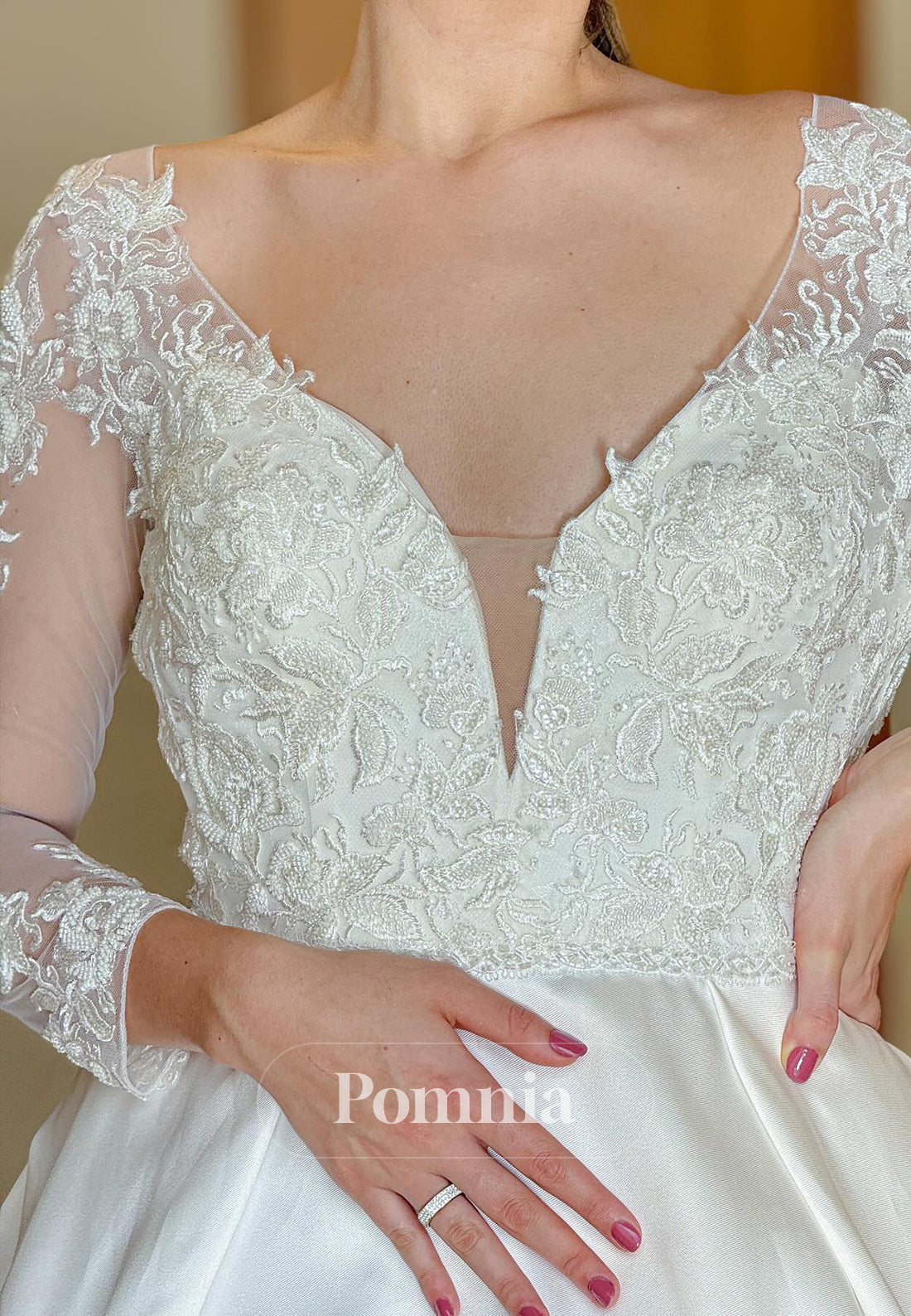 Spaghetti Straps Sweetheart Appliques Satin Wedding Dress