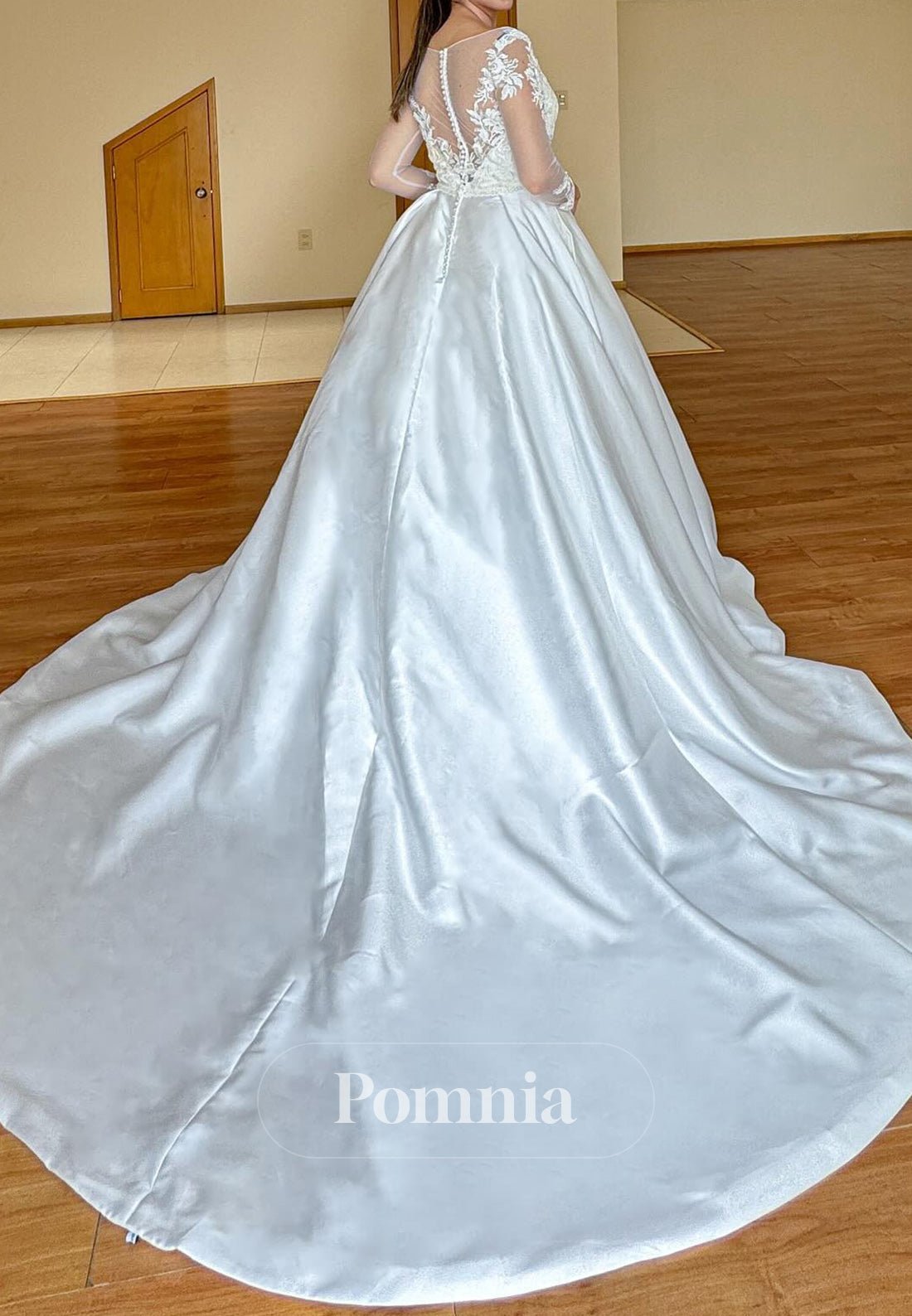 Spaghetti Straps Sweetheart Appliques Satin Wedding Dress