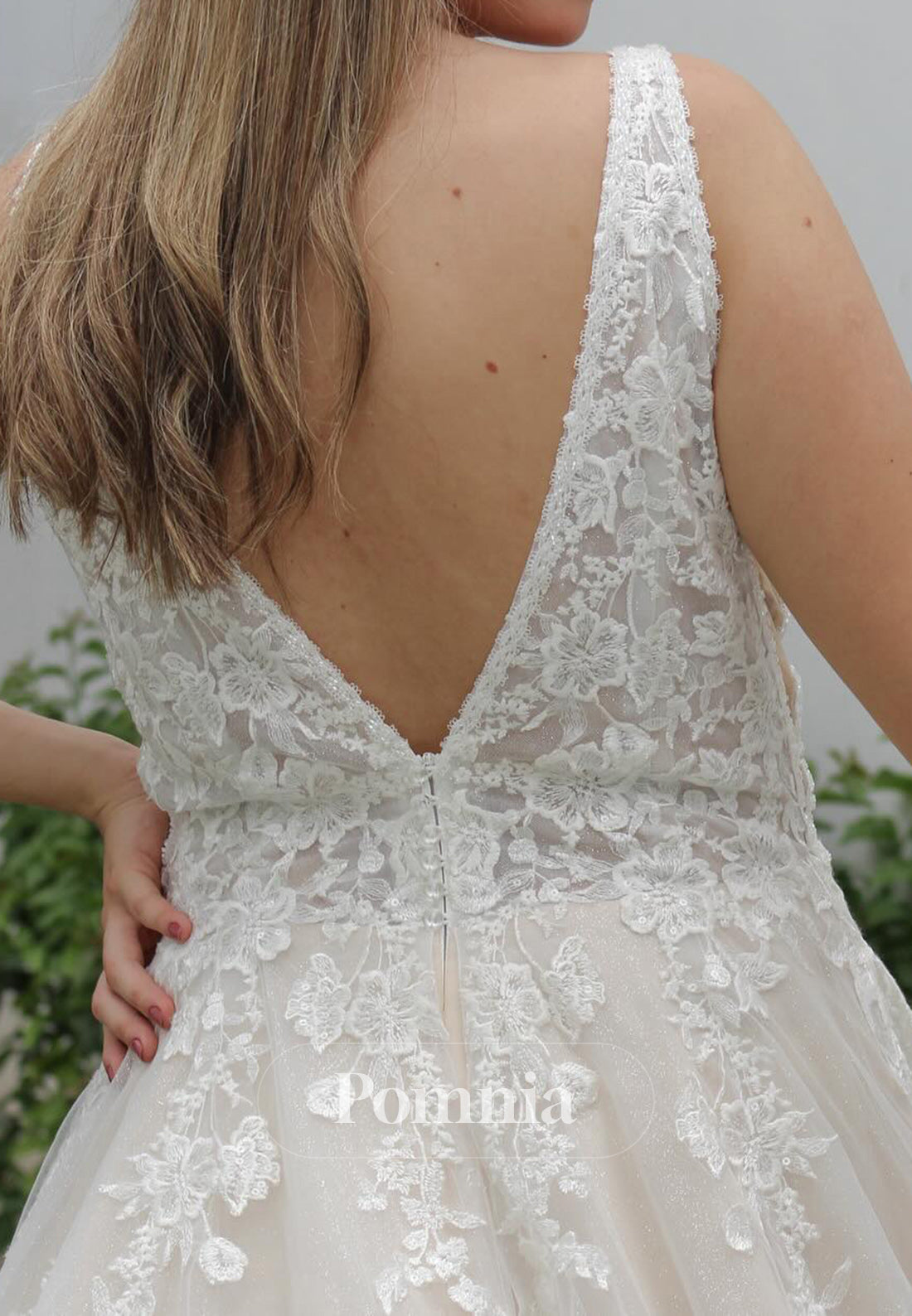 Charming Spaghetti Straps V-Neck Appliques A-Line Wedding Dress