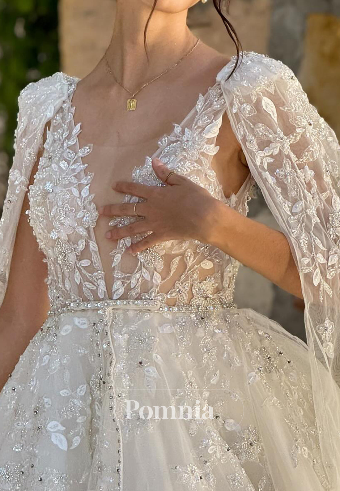 Gorgeous A-Line V-Neeck Appliques Backless Wedding Dress