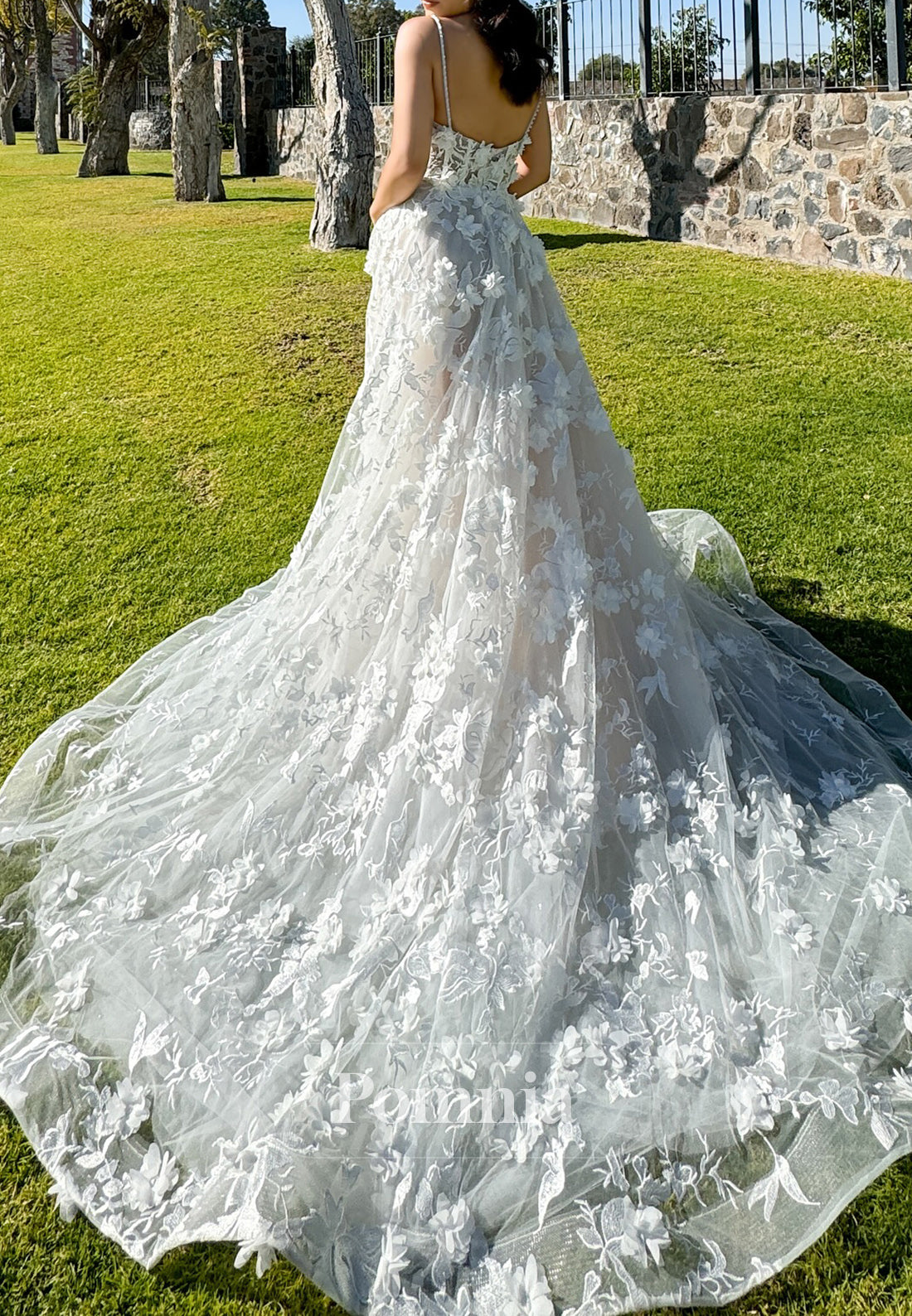 A-Line Spaghetti Straps Scoop Floral Appliques Lace Wedding Dress