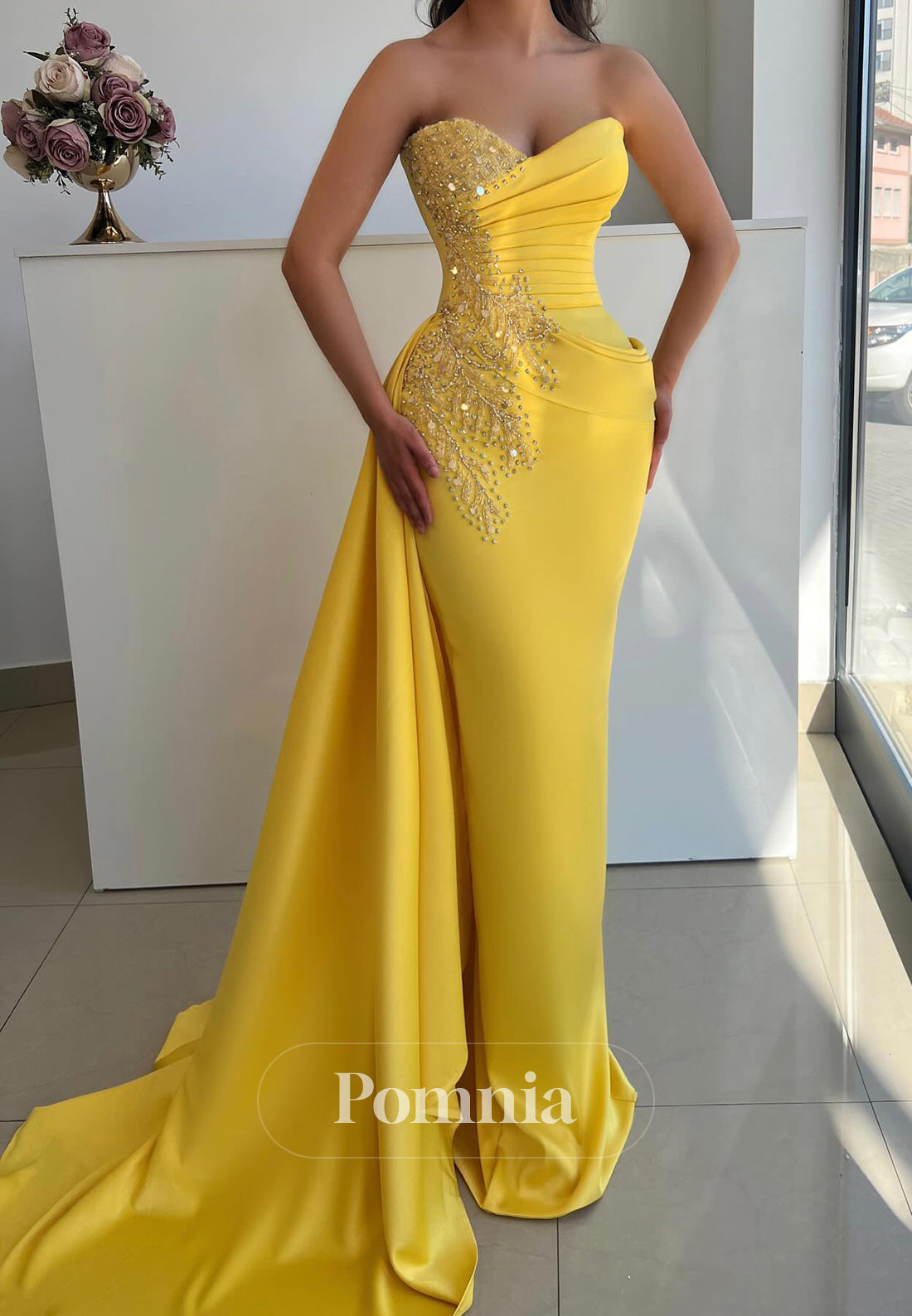 Simple Strapless Sleeveless Appliques Ruched Evening Dress