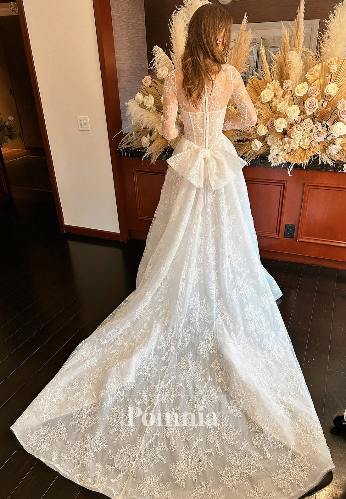 Charming A-Line Sweetheart Empire-Waist Lace Wedding Dress