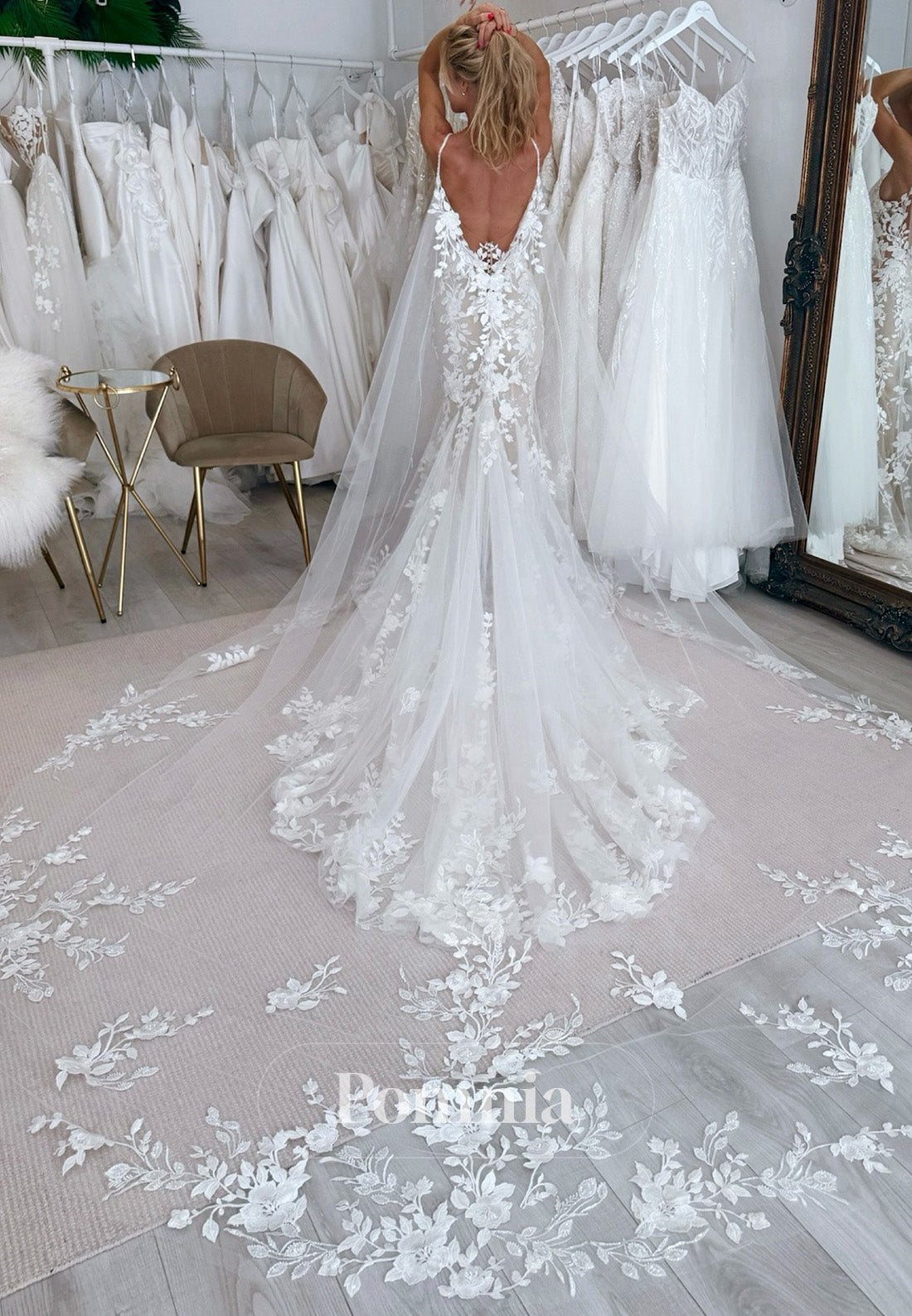 Charming Spaghetti Straps V-Neck Floral Appliques Backless Wedding Dress