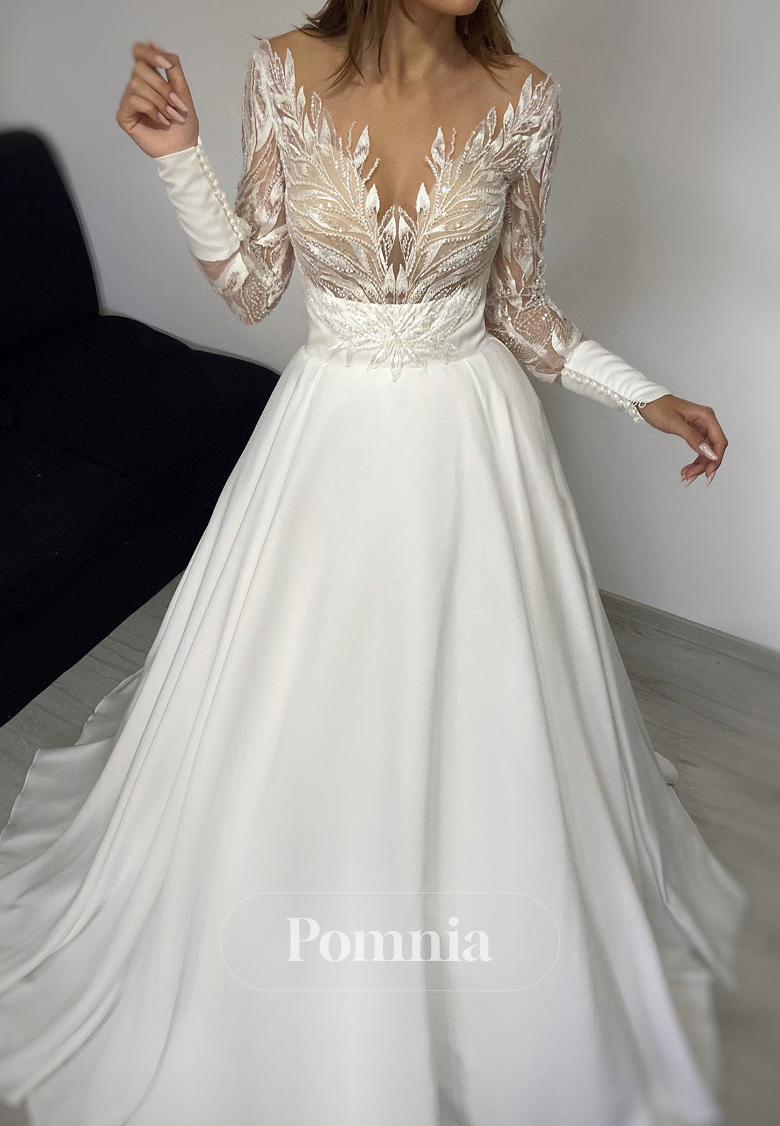 Elegant Long Sleeves Scoop Floral Appliques Lace Wedding Dress