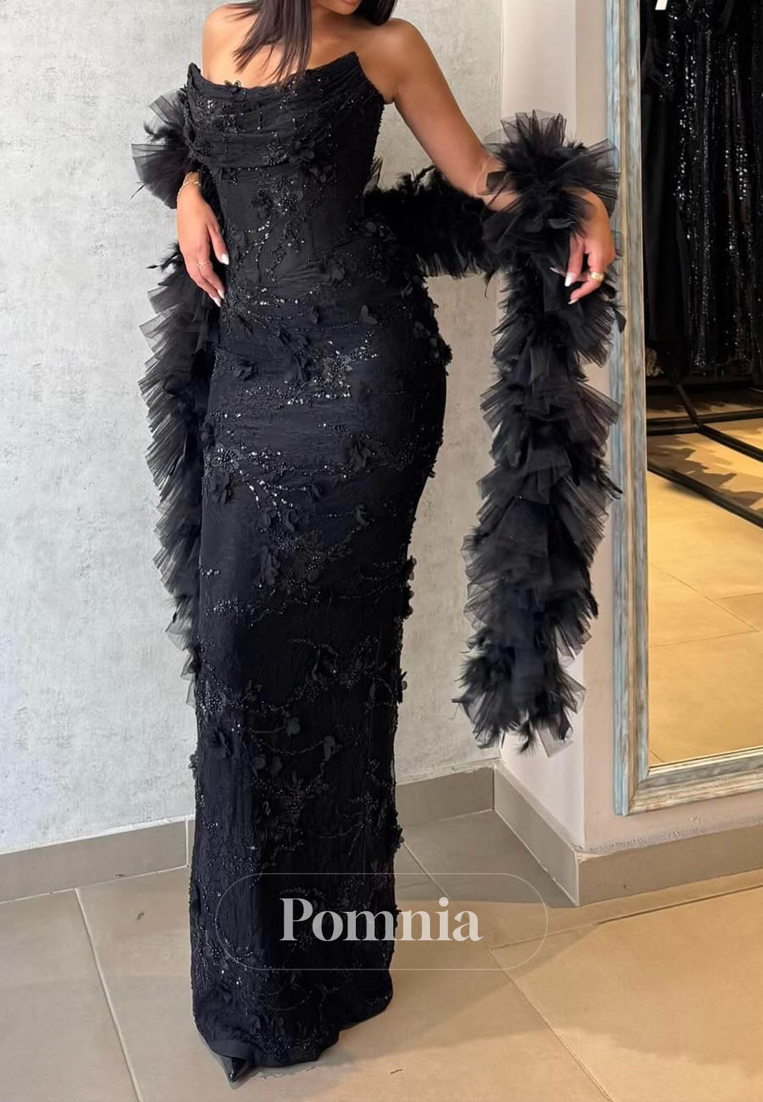 Black Sleeveless Strapless Appliques A-Line Prom Dress