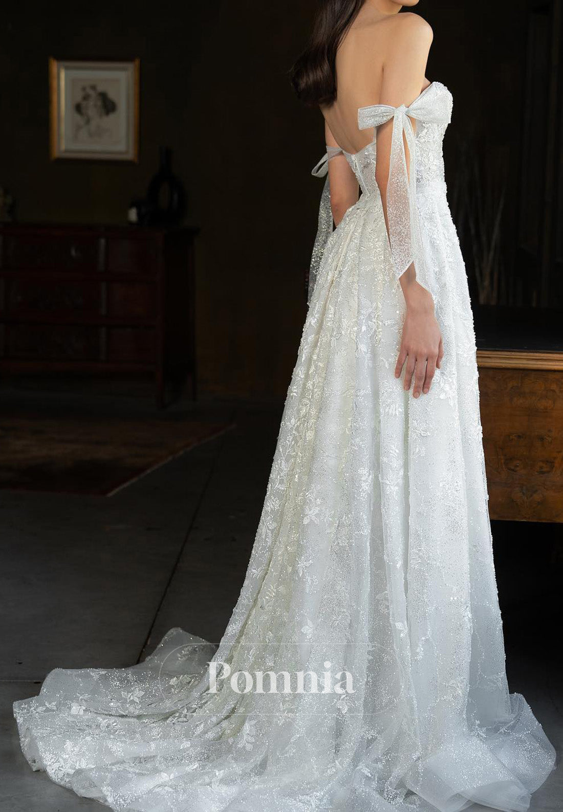 Charming Sweetheart Sleeveless Bowknot Sheath Wedding Dress