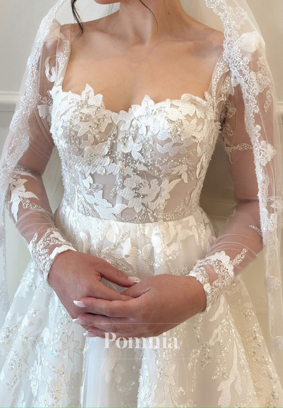 Elegant Long Sleeves Sweetheart Floral Appliques Wedding Dress