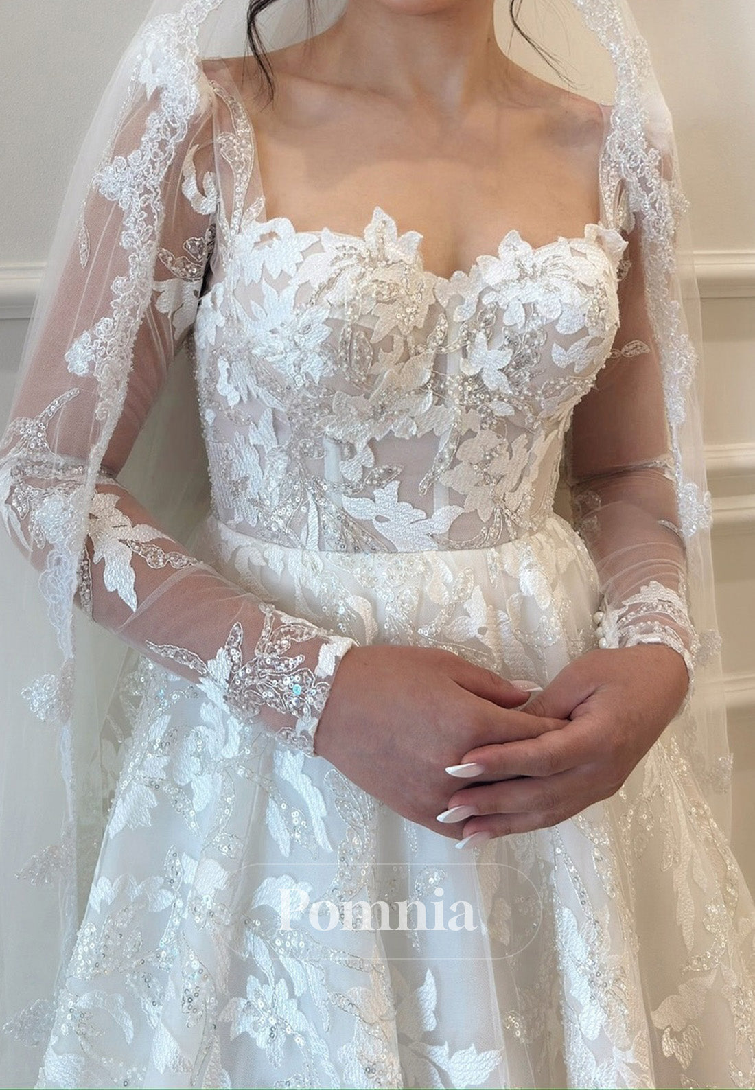 Elegant Long Sleeves Sweetheart Floral Appliques Wedding Dress