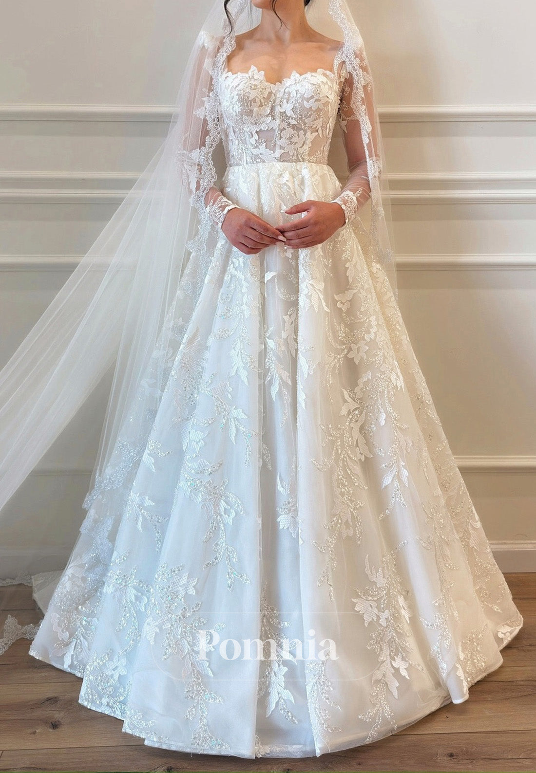 Elegant Long Sleeves Sweetheart Floral Appliques Wedding Dress