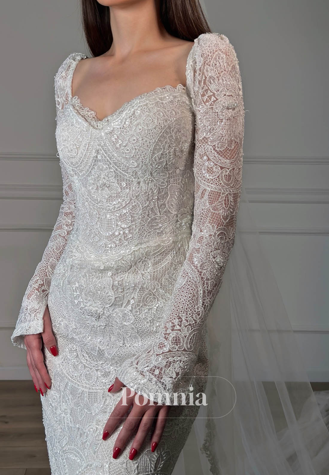 Simple ong Sleeves Sweetheart Sweep Train Lace Wedding Dress