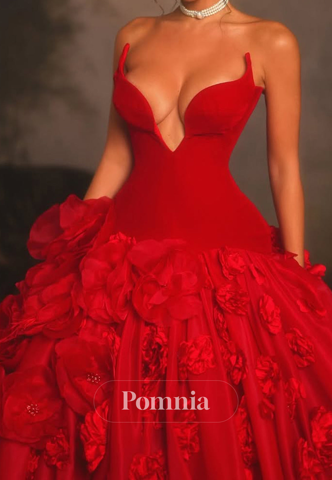 Red V-Neck Sleeveless Floral Appliques Evening Dress