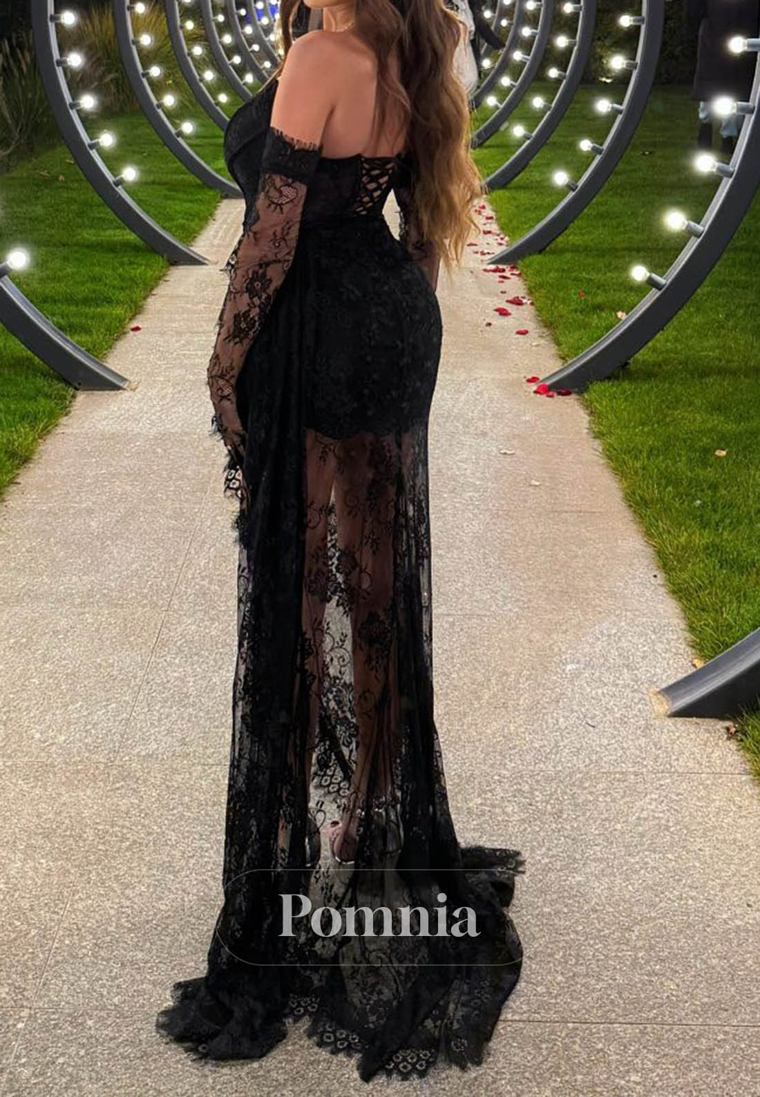 Black Scoop Sleeveless Ruched Lace Prom Dress