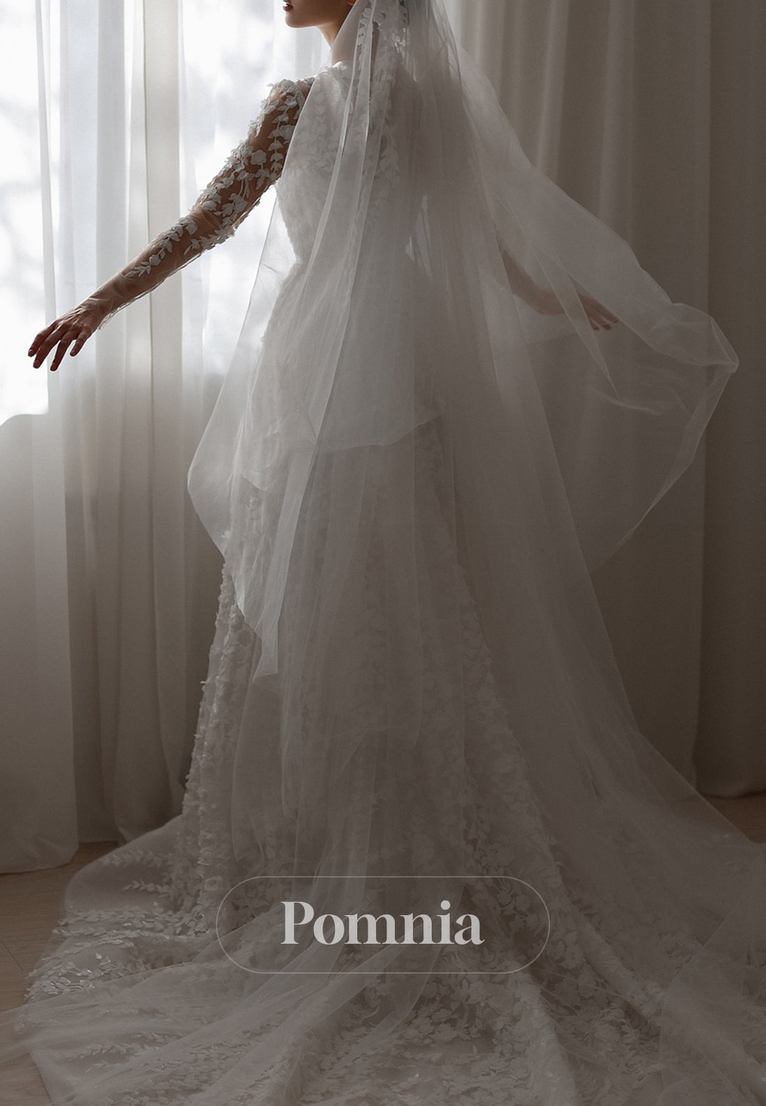 Charming A-Line Scoop Long Sleeves Floral Appliques Wedding Dress