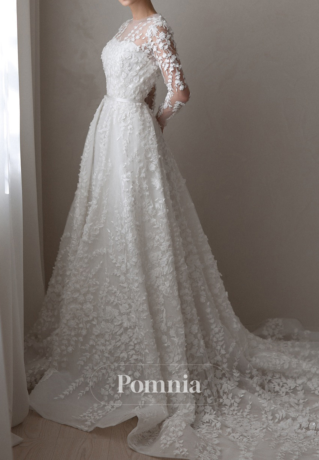 Charming A-Line Scoop Long Sleeves Floral Appliques Wedding Dress