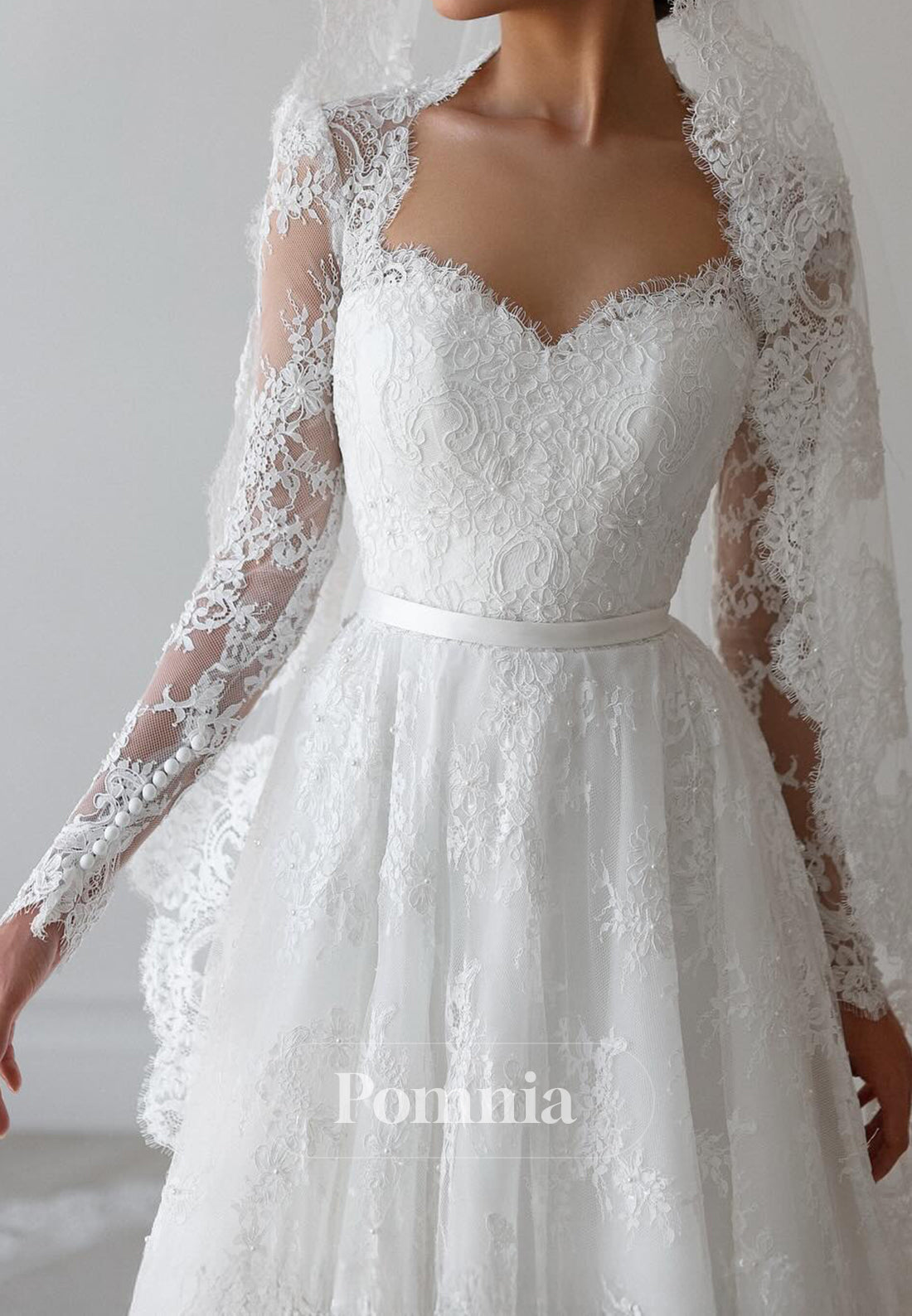 A-Line Sweetheart Long Sleeves Floral Appliques Lace Wedding Dress