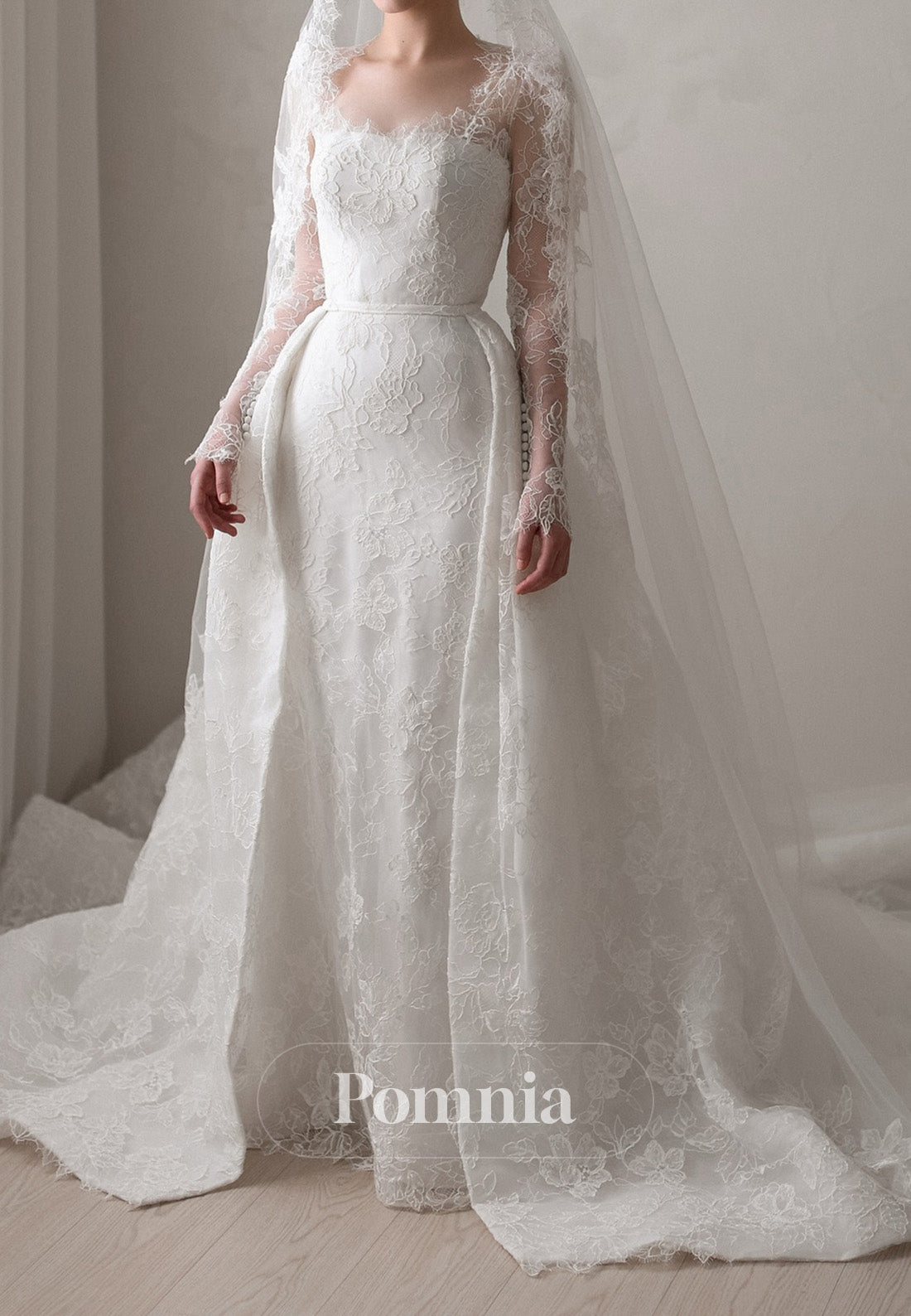 Elegant Long Sleeves Appliques Lace Wedding Dress