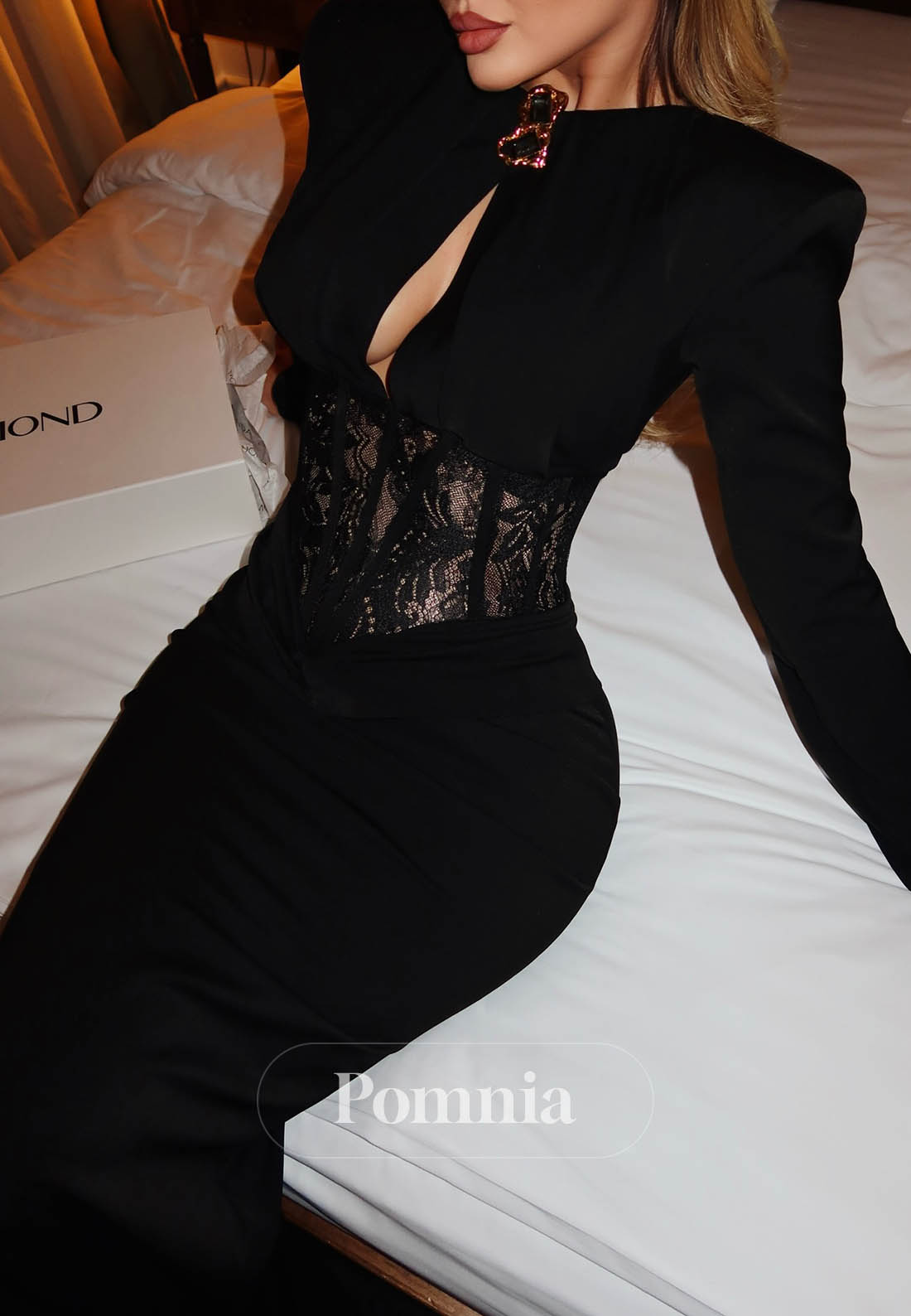 Black Long Sleeves V-Neck Sheath Satin Evening Dress