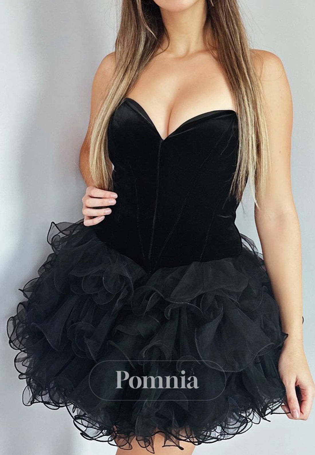 Black Sleeveless Sweetheart Ruffles Short Homecoming Dress