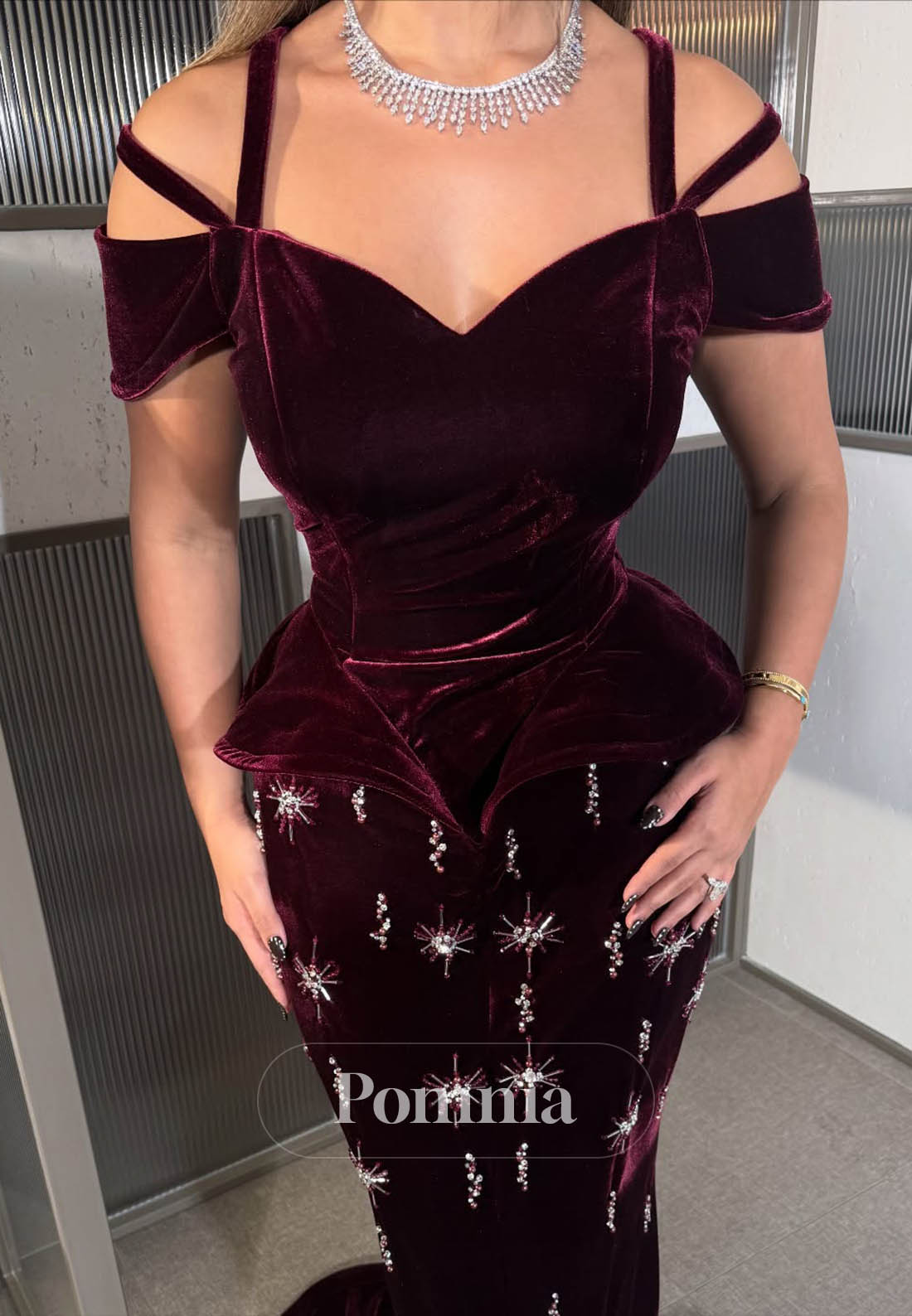 Burgundy Sweetheart Sleeveless Beads Prom Dress