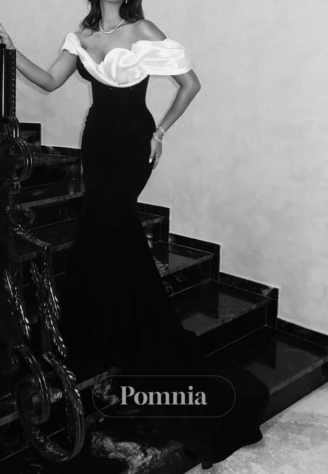 Black Sleeveless Strapless Sheath Satin Prom Dress