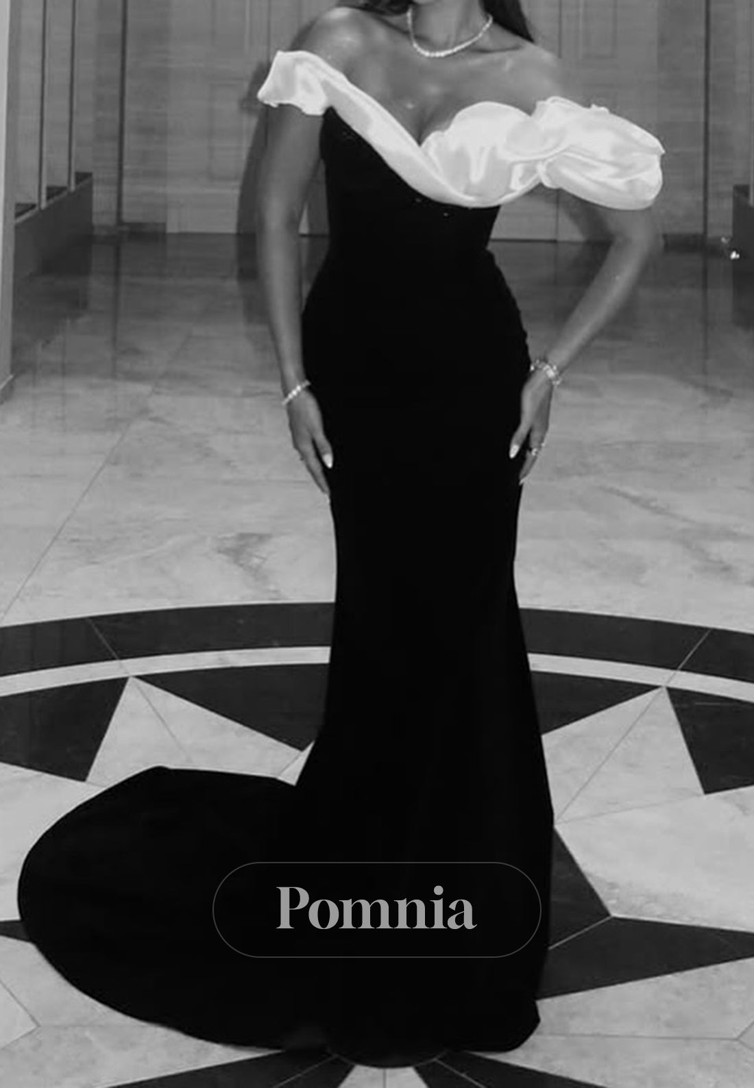 Black Sleeveless Strapless Sheath Satin Prom Dress