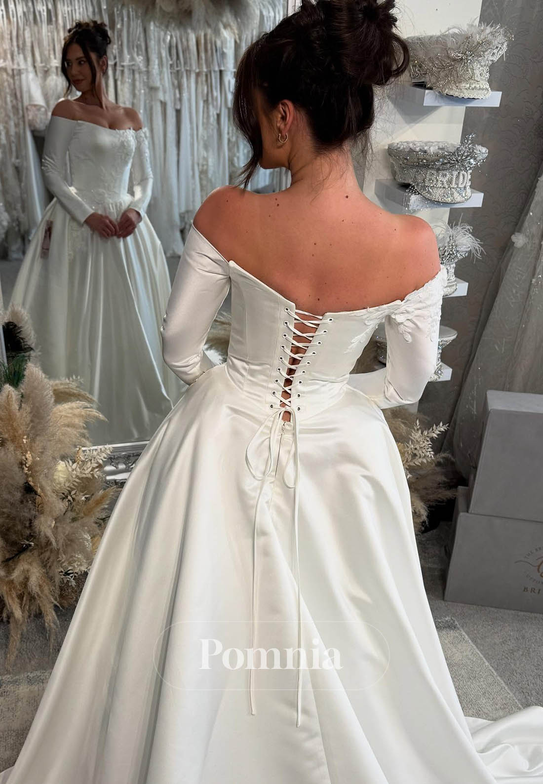 Eleagnt Long Sleeves Sweetheart Floral Appliques Wedding Dress
