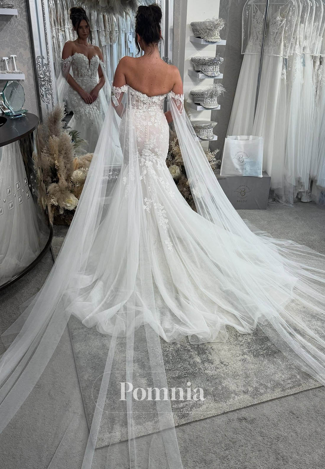 Charming Sweetheart Sleeveless Floral Appliques Wedding Dress