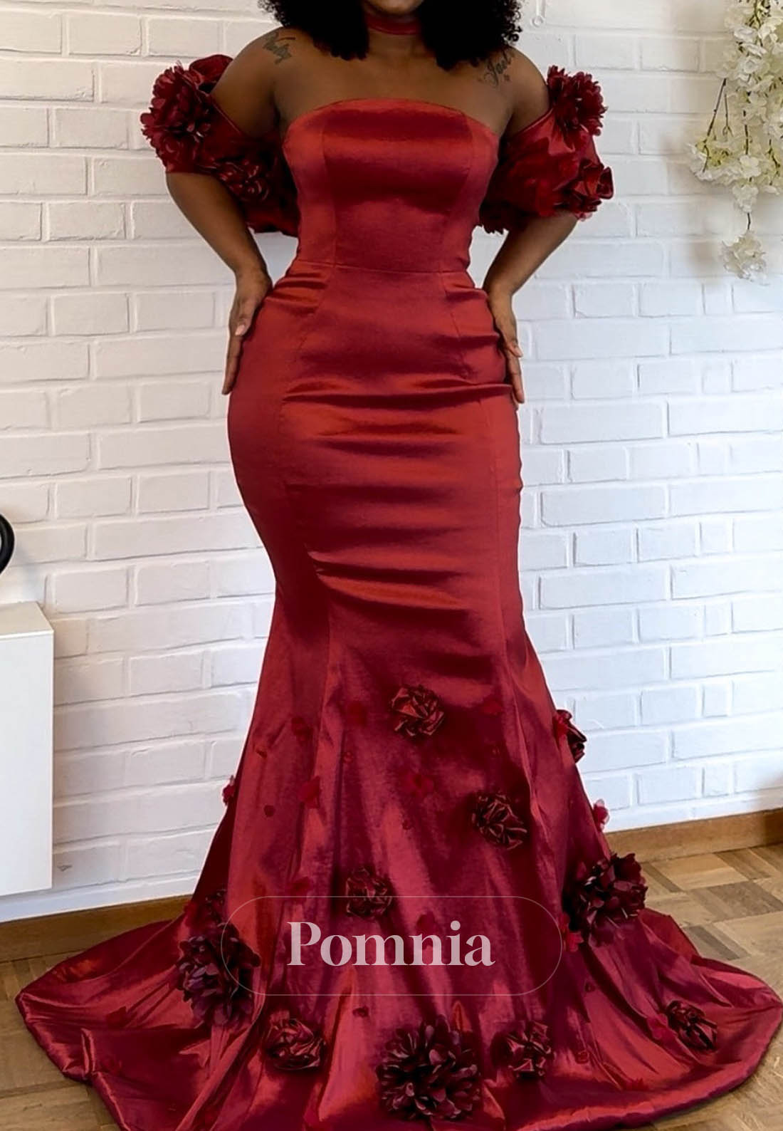 Burgundy Sleeveless Strapless Appliques Prom Dress