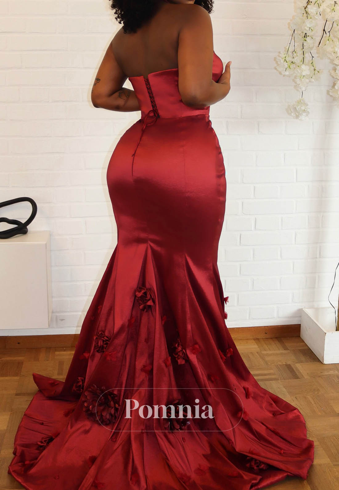 Burgundy Sleeveless Strapless Appliques Prom Dress