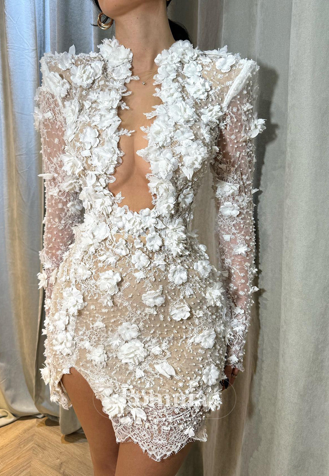 Long Sleeves V-Neck Floral Appliques Short Wedding Dress